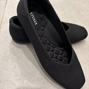 Vivaia Square- Toe V-cut flats